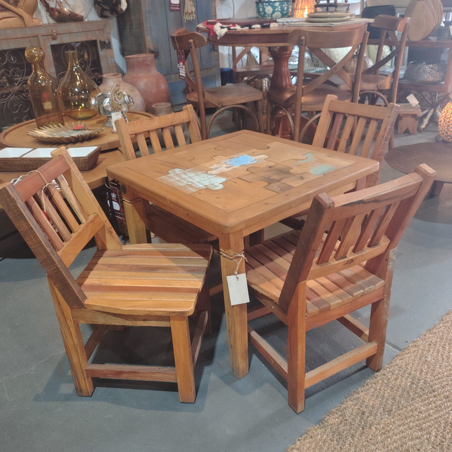 Mesinha infantil com 4 Cadeiras